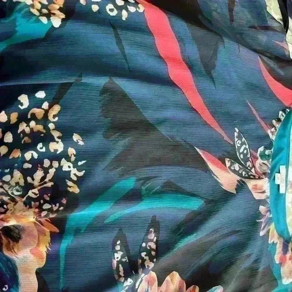 Women blouse size XXL. - Picture 3 of 6